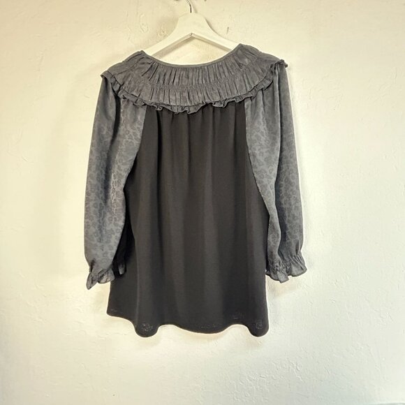 Current Air Womens Southwark Shirred Top Blouse Medium Gray Leopard Ruffe Trim - Picture 2 of 6